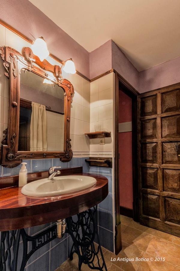 La Antigua Botica Guest House Pasaron ภายนอก รูปภาพ