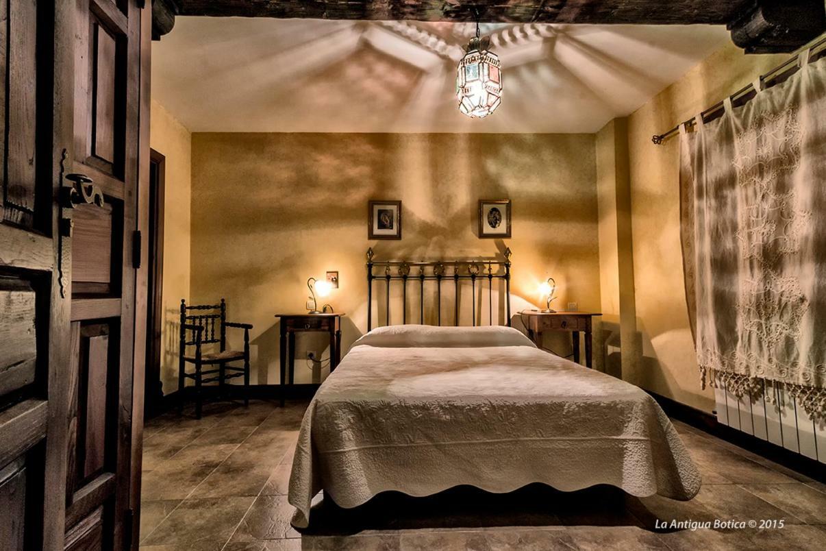 La Antigua Botica Guest House Pasaron ภายนอก รูปภาพ